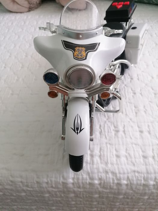 Brinquedo mota de polícia com som e luzes
