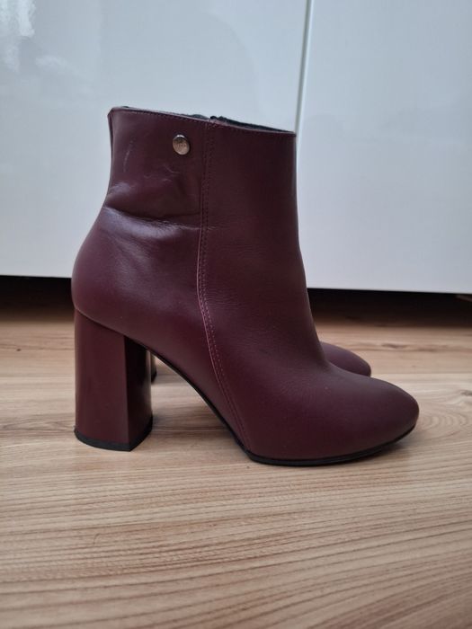 Botki Lasocki na słupku