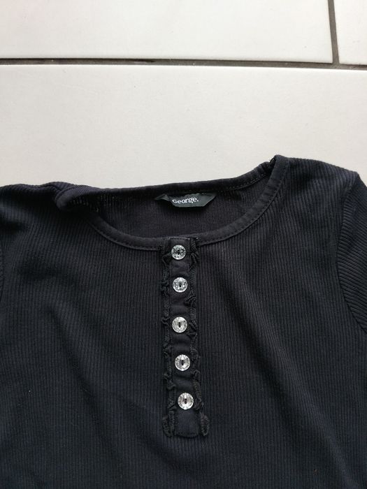 Czarny t-shirt z długim rękawem 110/116
