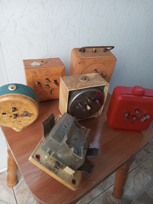 Продам    будильник