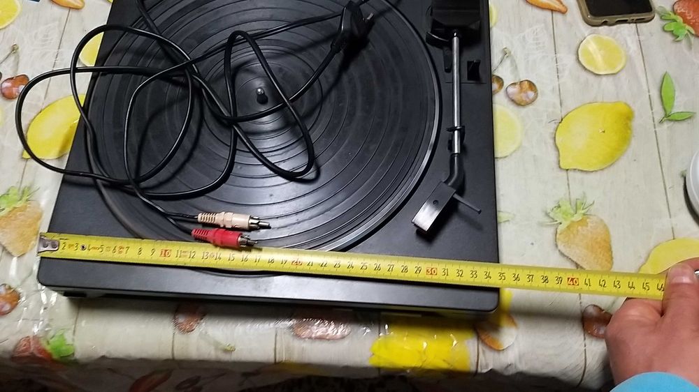 Gira-discos Sony e Grundig