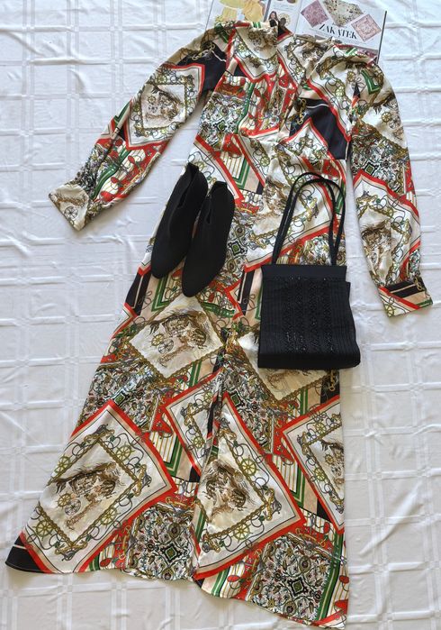 Viralowa dluga sukienka damska zwiewna marki Stradivarius rozmiar S