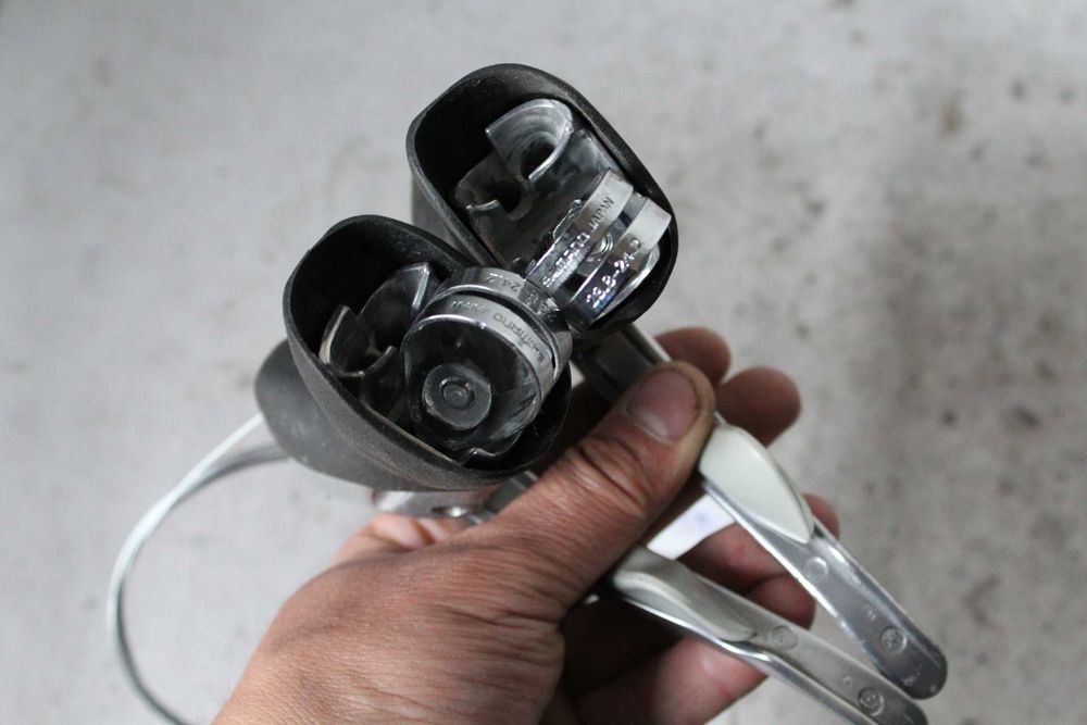 klamkomanetki szosowe shimano RX100 ST-A550 . 2x8s 8 speed era lata 90' CU1