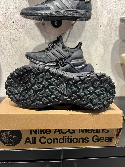 Кросівки Nike ACG Mountain Fly 2 Low "Triple Black" — EUR 41 (26 см), Нові