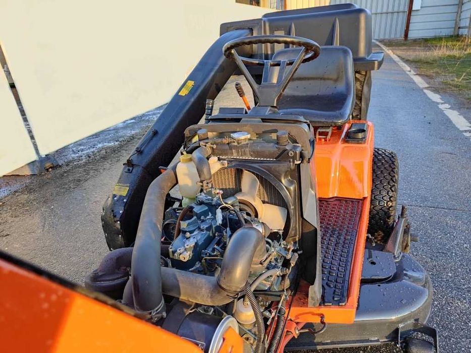 TRACTOR CORTA RELVA - KUBOTA - GAMA PROFISSIONAL