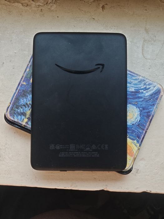 Czytnik Amazon Kindle 11 (2022) 16 GB bez reklam + etui, stan bardzo dobry