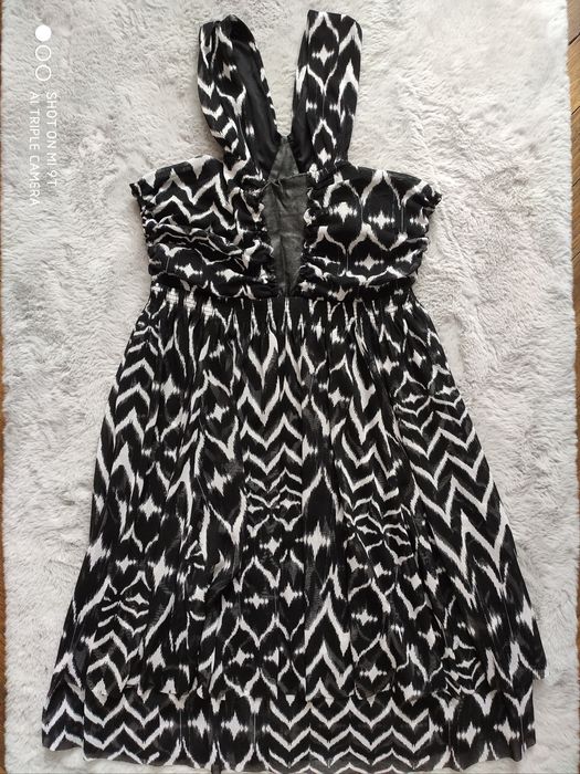 Czarno biała sukienka H & M
