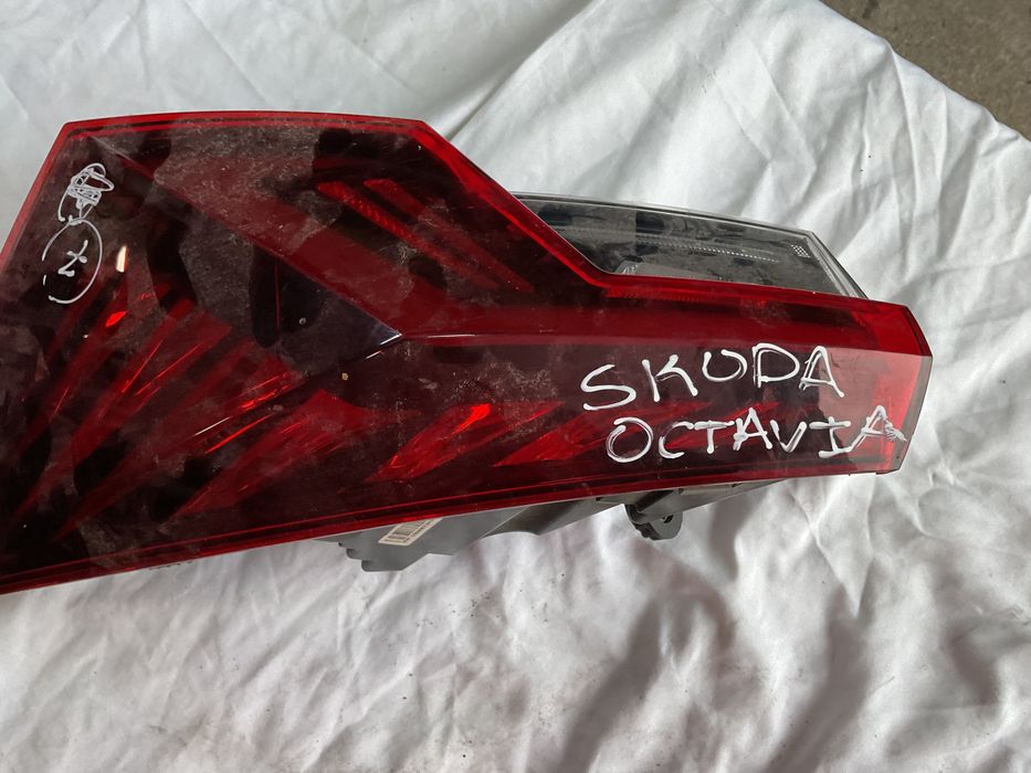 farolim Skoda Octávia (direito) Referência- 5E3.945.208.A