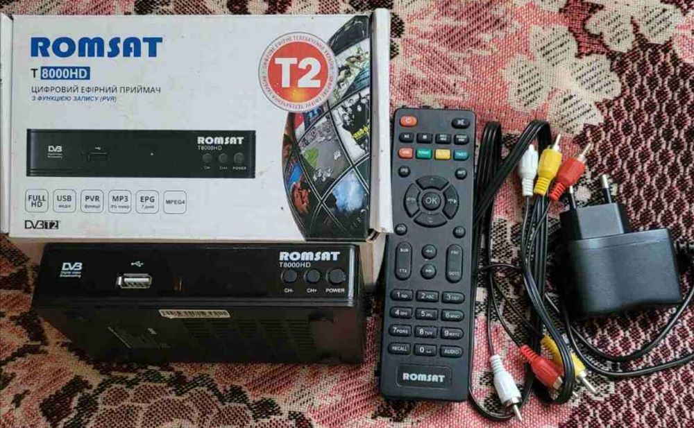 Продається цифровий ефірний DVB-T2 приймач Romsat +невеликий телевізор Sanyo в хорошому стані