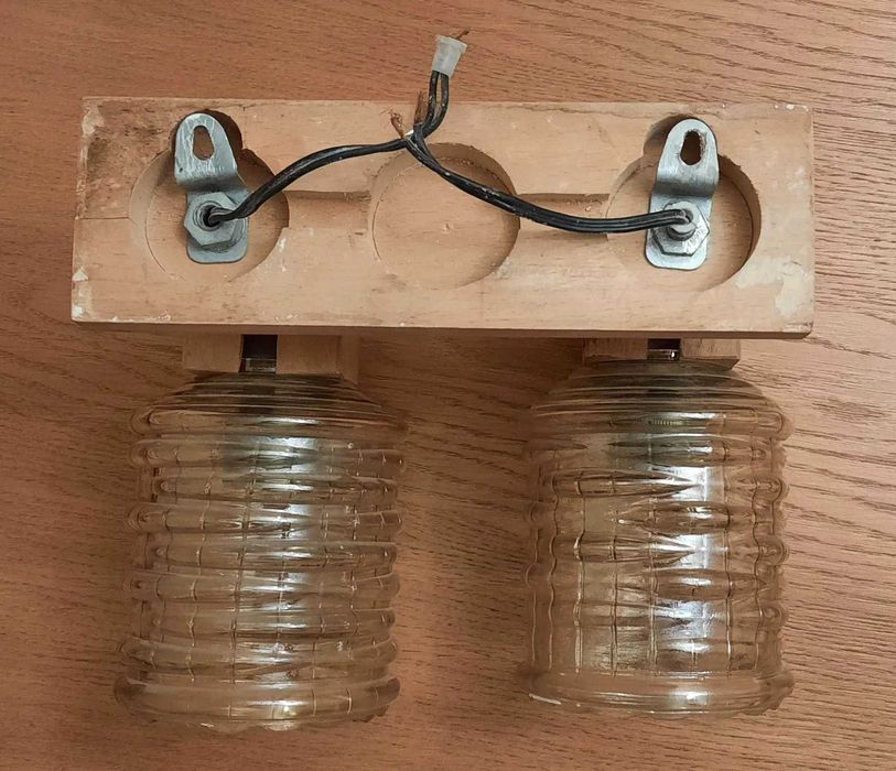 Kinkiet drewniany, lampa ścienna, miodowe klosze