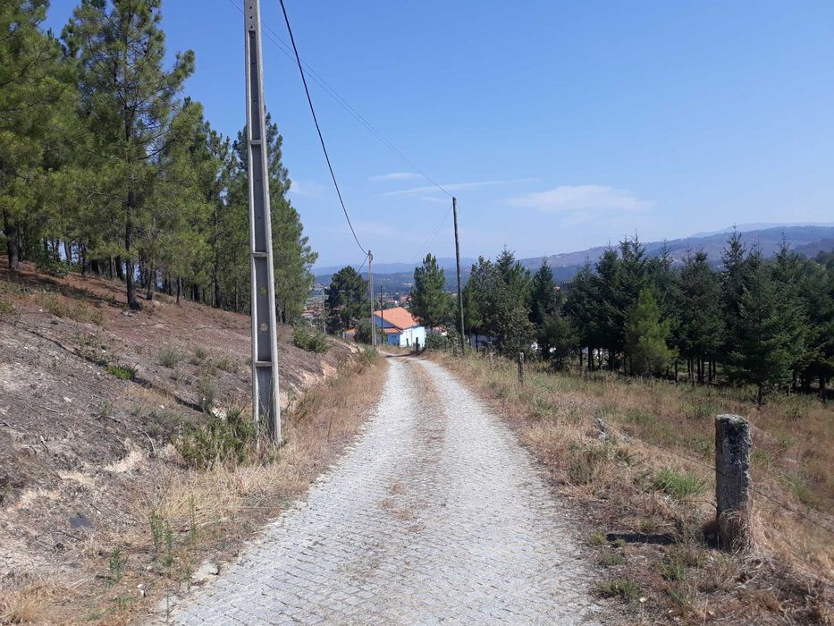 Terreno para construção, 1.000 m2 com projecto aprovado. A 10 min de Chaves