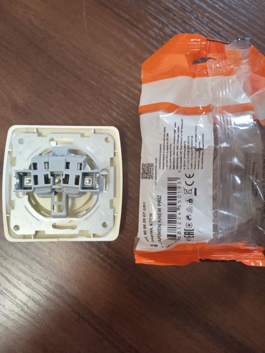 Розетка VIKO нова