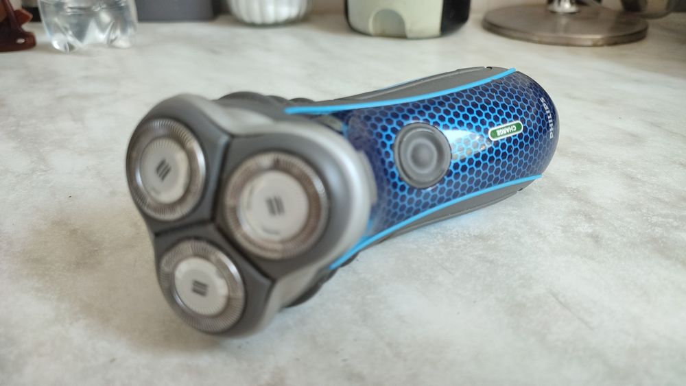 Електробритва Philips