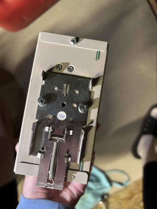 Zasilacz przemyslowy do szyn DIN