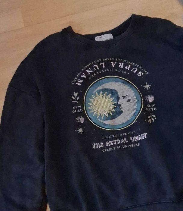 Pull & Bear bluza z motywami astrologcznymi dla zodiakary