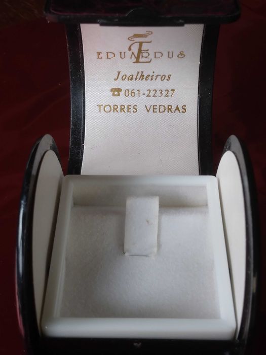 Caixa para anel muito antiga