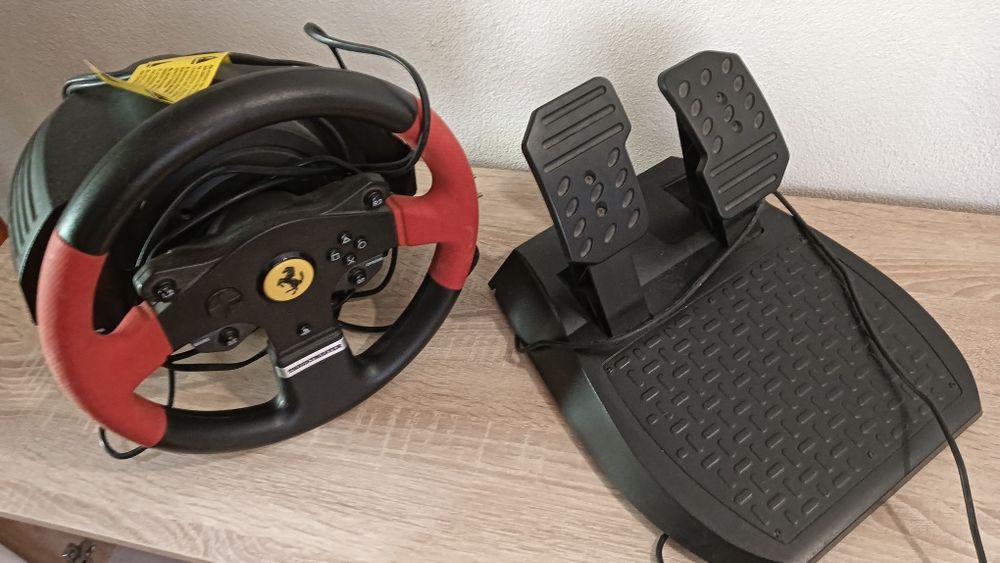 Vendo volante mais pedais para PlayStatio + 2 Jogosn