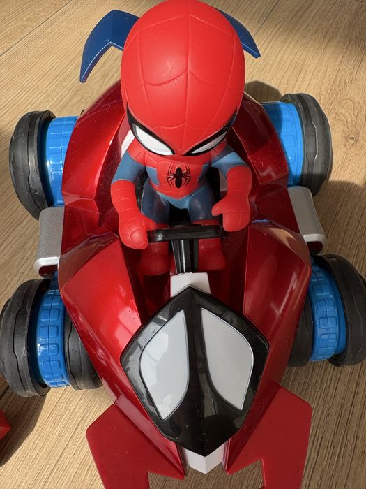 Іграшка трюковий автомобіль на дистанційному керуванні Marvel з Людиною-павуком