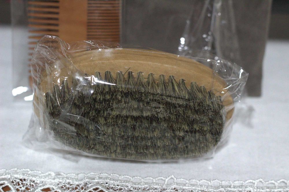 Kit cuidados de barba - Pente, escova, tesoura e bolsa