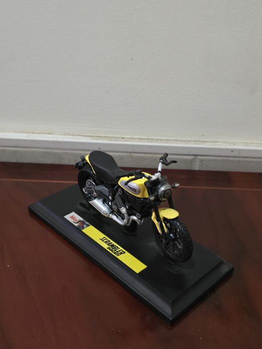 Ducati Scrambler - Miniatura Maisto - Amarelo/Preto (C/ Base)