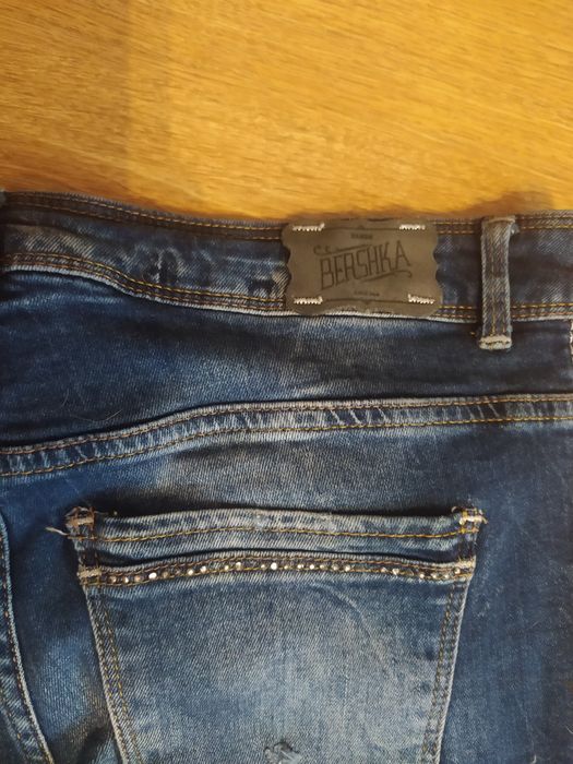Spodnie dżinsowe z dziurami Bershka 40