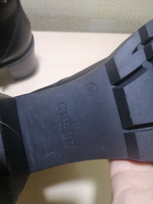 Ботиночки кожа 38-39 Guess