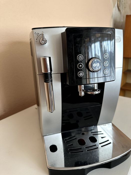 Ekspres ciśnieniowy Delonghi ECAM 24.210