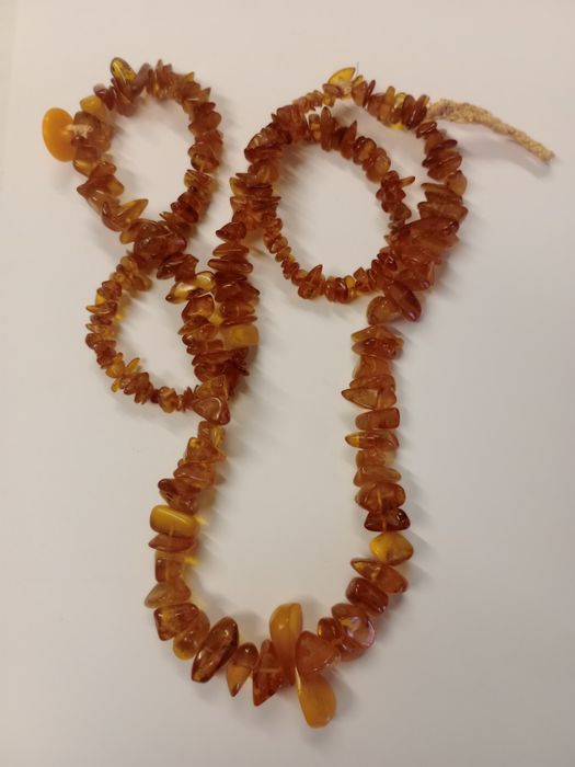 Бусы три пары в хорошем состоянии