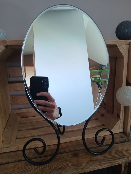 Lusterko na toaletkę