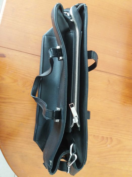 Mala Senhora com alça e bolsa no interior