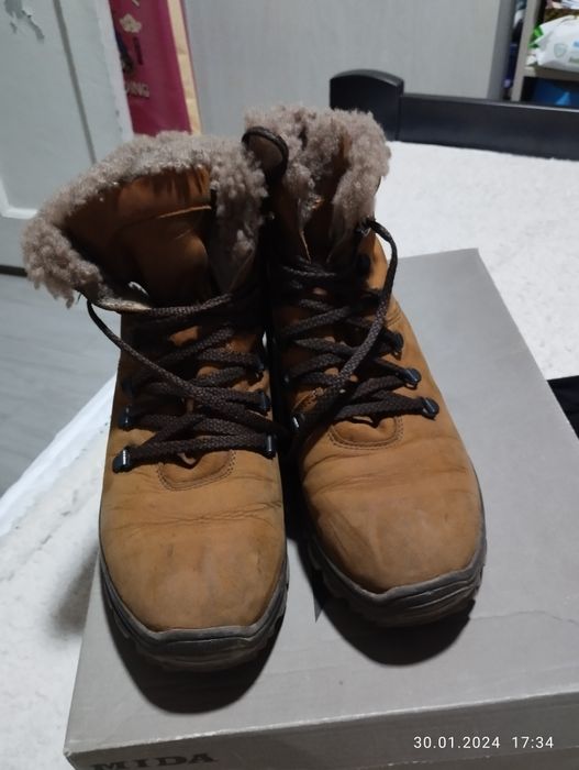 Продам ботинки Мида