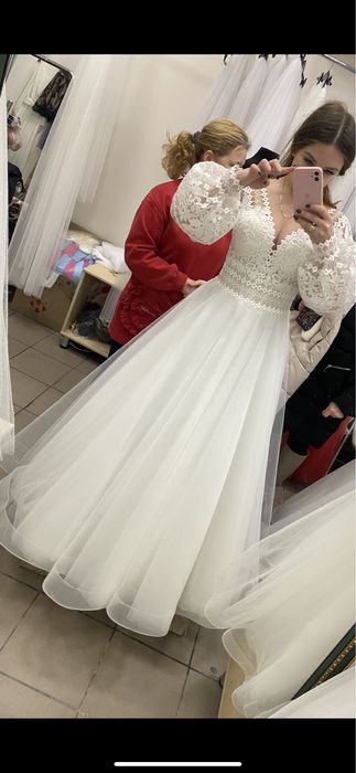 Весільна сукня.