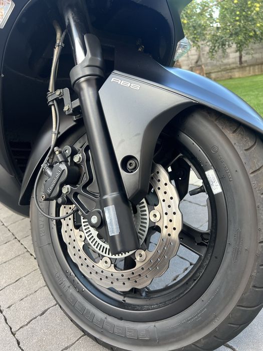 Максі скутер Kawasaki J300