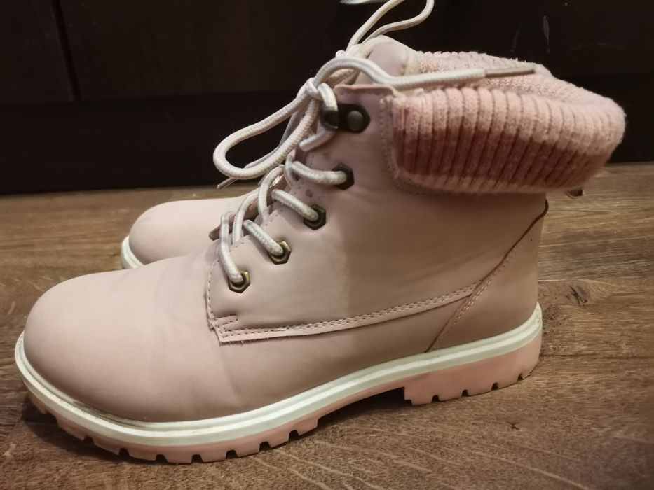 Демисезонные ботинки пудра 37 размер