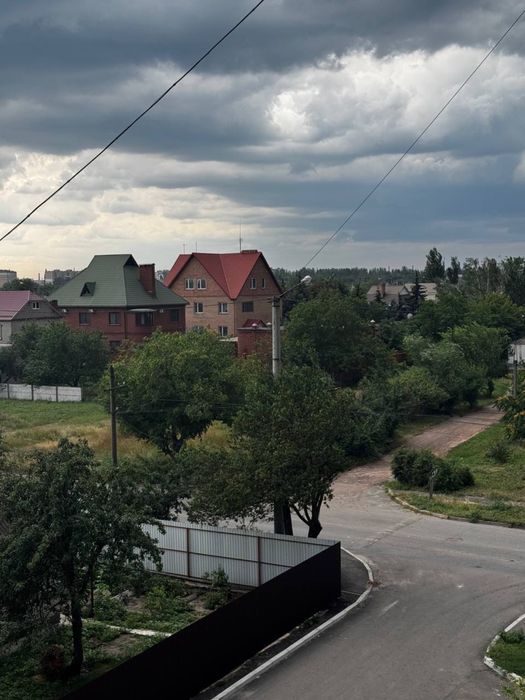 Продаж 3 квартири вулиця Футбольна, Довгинцево біля лікарні в приватному секторі, тиша буде. З ремонтом, вбудованою технікою, кухня -студія і 4поверх
