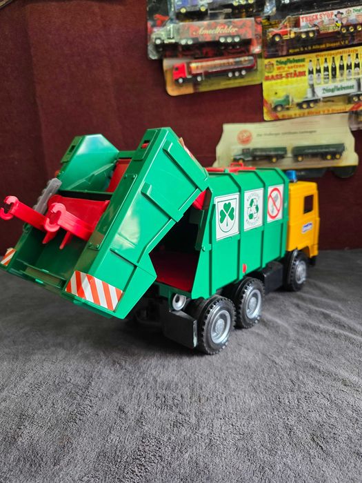 Śmieciarka volvo Bruder
