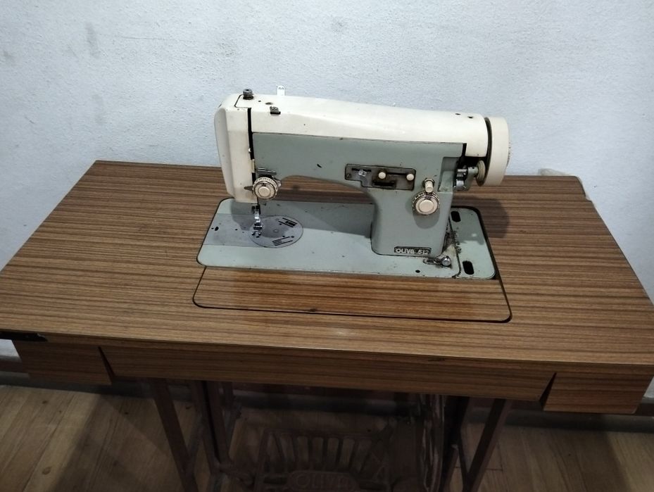 Máquina de costura Oliva 512
