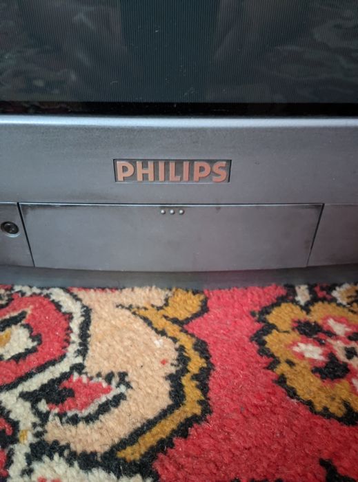 Продам цветной телевизор Philips