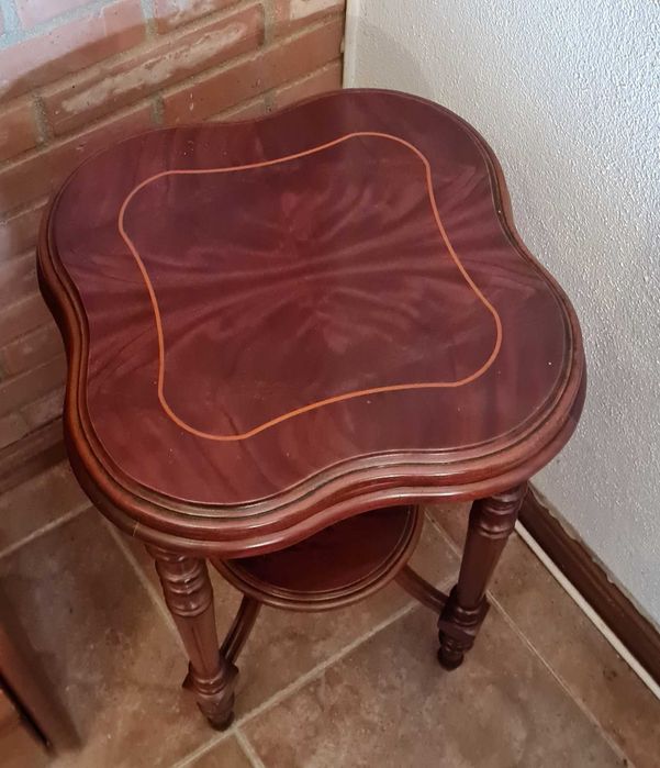 Mesa em madeira de raiz nogueira