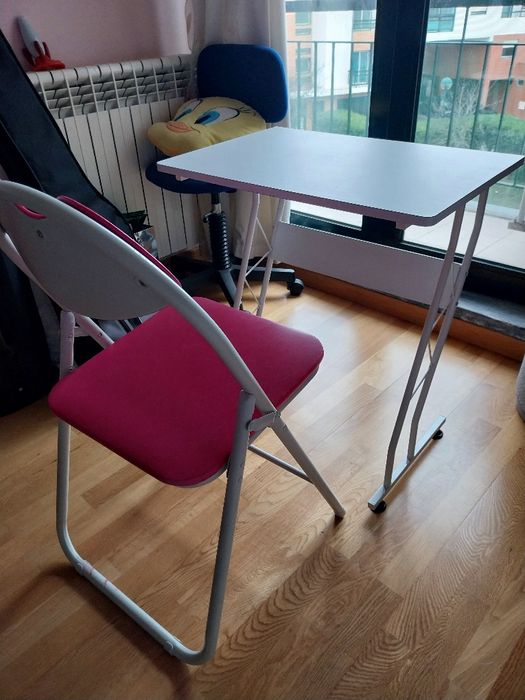 Secretária e cadeira quarto