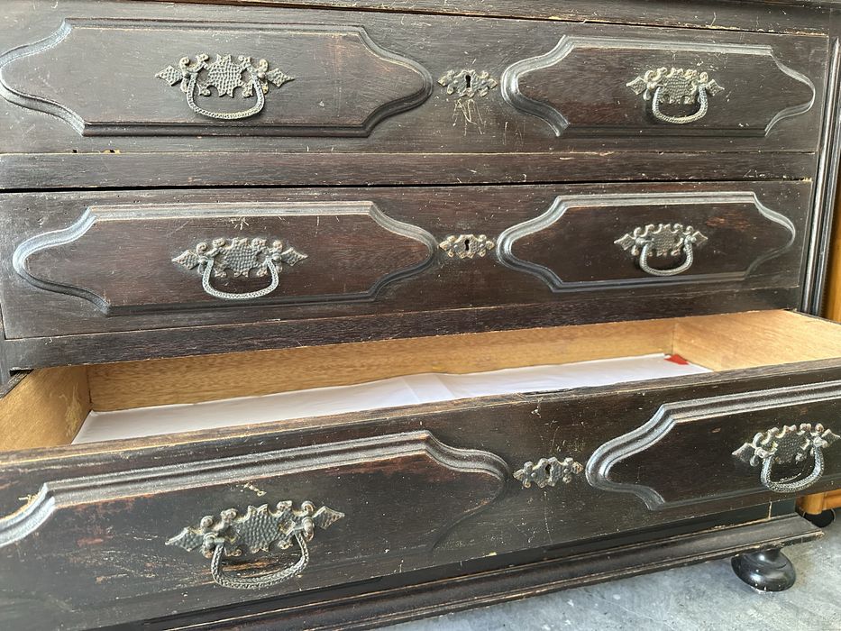 NEGOCIÁVEL: Cómoda 4 gavetas