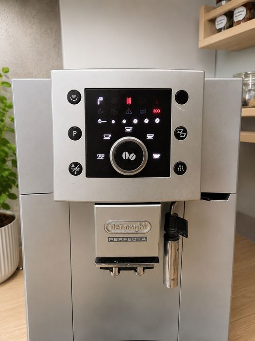 Ekspres do kawy De'Longhi Perfecta ESAM 5500 automatyczny sprawny