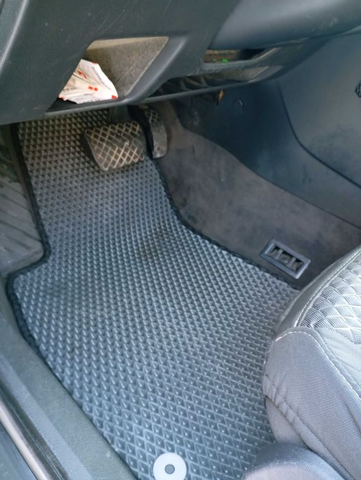 AUDI A4 8E  Автомат.