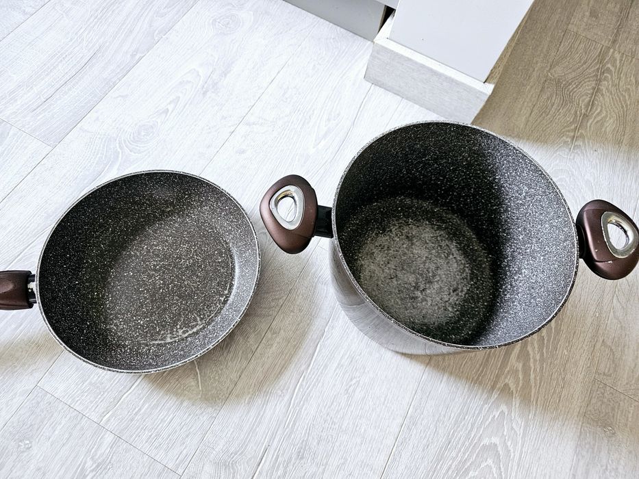 Komplet garnków na indukcję garnek i patelnia na indukcję