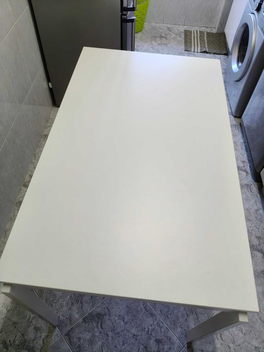 Mesa de cozinha e 6 cadeiras em muito bom estado