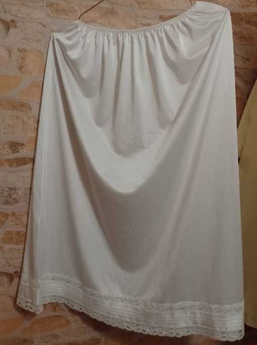 (5XL/6XL) Biała półhalka pod spódnicę z Londynu, Halka