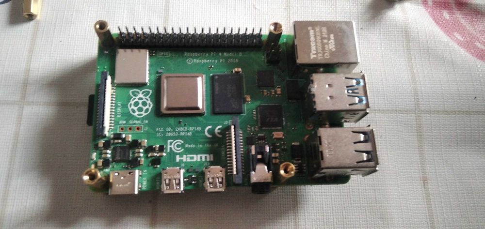 Мікро комп'ютер Raspberry Pi 4 B