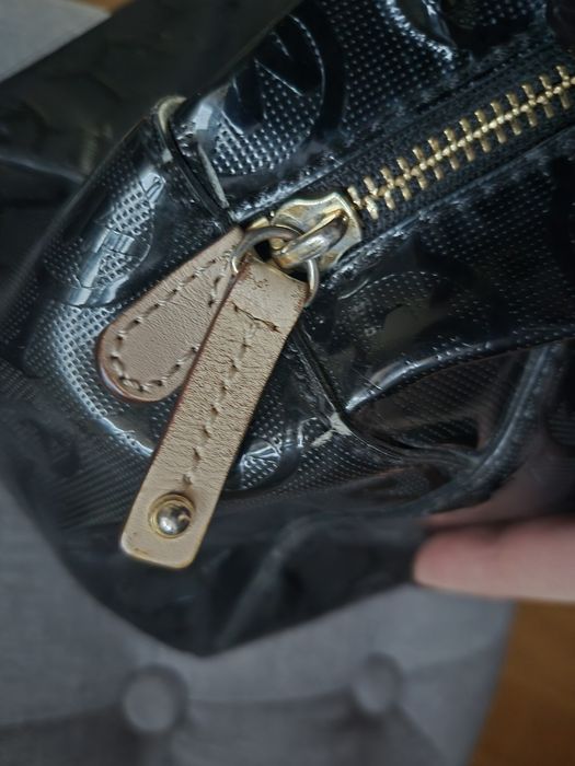 MK Michael Kors czarna lakierowana torebka beżowe skórzane uszy