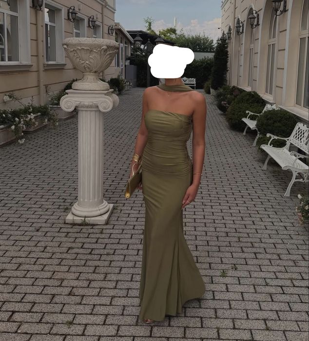Sukienka bodycon dopasowana bez ramiączek z odkrytymi plecami lou