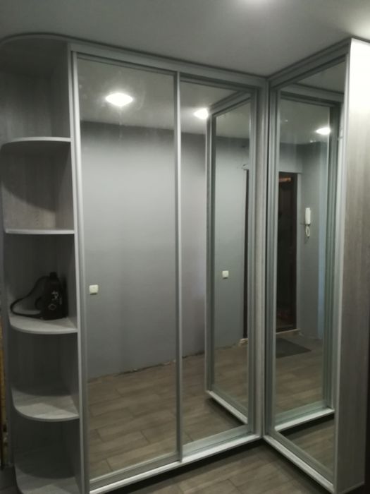 Шкаф купе угловой под заказ.